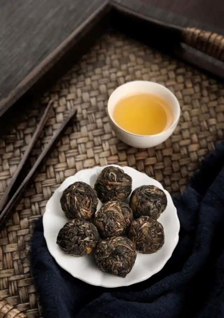 Trà Phổ Nhĩ Băng Đảo ngũ trại cao cấp dạng viên Long Châu, lá trà cổ thụ tuyển chọn, thể hiện giá trị trà vùng danh tiếng