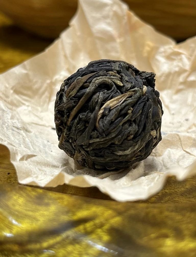 Trà Phổ Nhĩ cao cấp Băng Đảo lão trại dạng viên Long Châu, lá trà cổ thụ tuyển chọn, thể hiện giá trị trà vùng danh tiếng