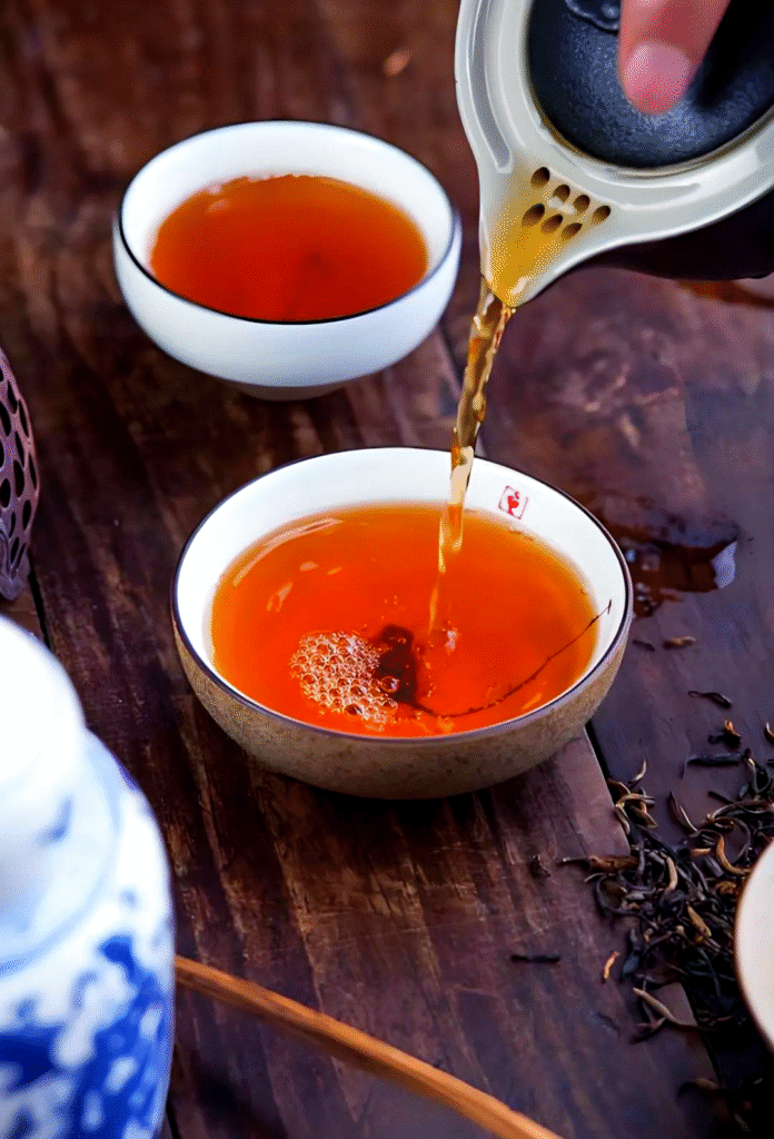 Trong danh sách 7 loại trà nổi tiếng nhất của Trung Quốc, Đại Hồng Bào nổi tiếng nhờ môi trường trồng đặc biệt trên các vách đá.