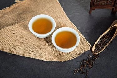 Trà Phổ Nhĩ Nam Bách – vùng trà cổ thụ tại Lâm Thương, Vân Nam, nổi tiếng với hương hoa, hậu ngọt và trà khí mạnh.